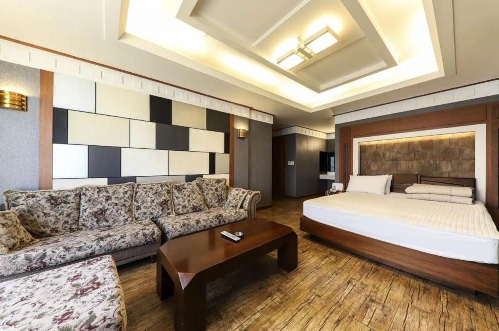 Bridge Hotel Puszan Kültér fotó